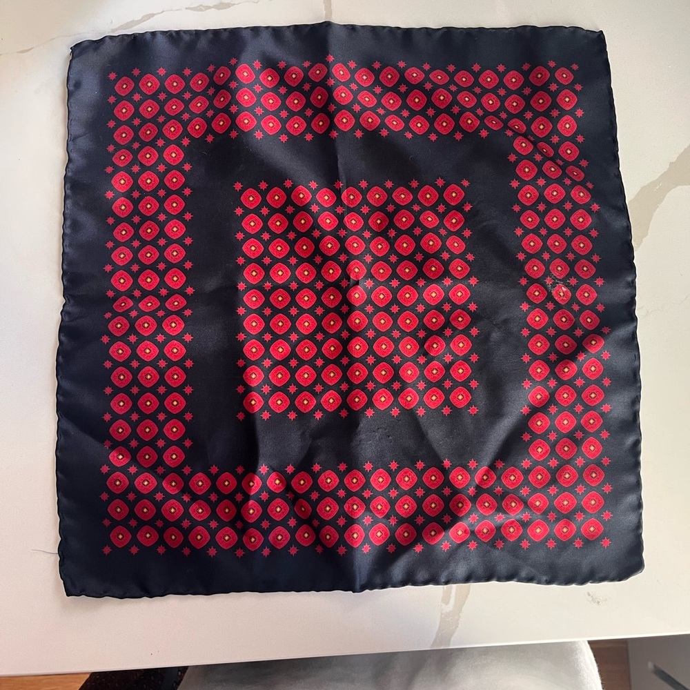 Stylish Red and Black Patterned Scarf
